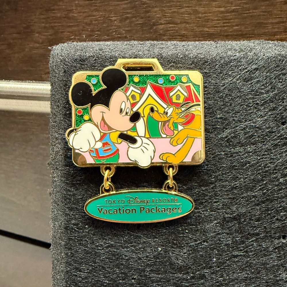 Tokyo Disney Resort Pin Mickey + Pluto